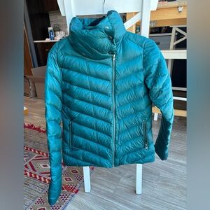 Patagonia zip up retro chevron puffer size Medium women’s
